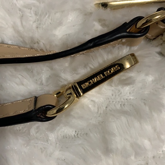 Michael Kors Large Logo Wristlet - Picture 6 of 15